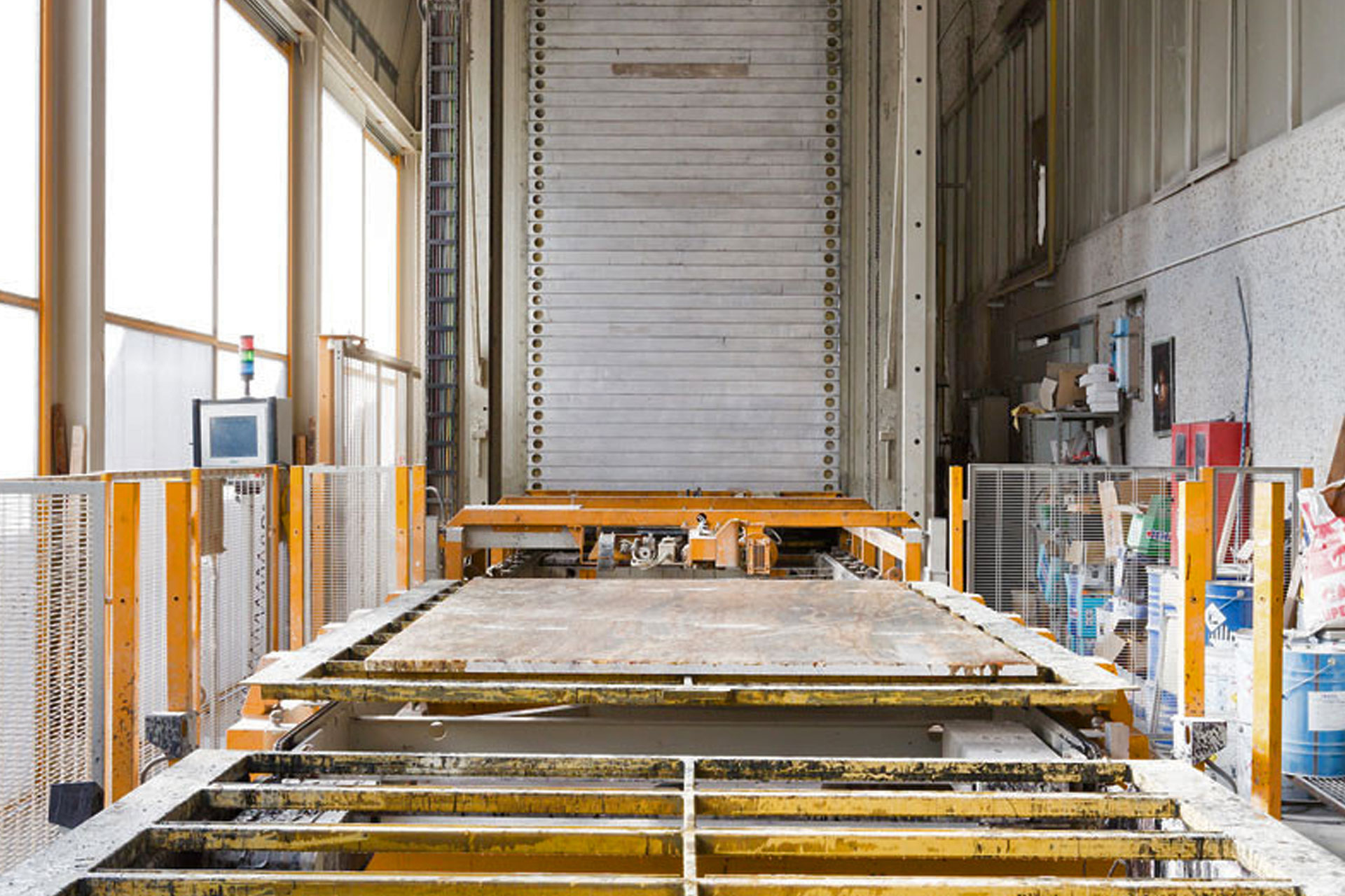 Lavorazioni e trattamenti lastre granito, quarziti e marmo duro. Trattamento di retinatura. Big Graniti Verona Italy. Lavorazioni e trattamenti lastre granito, quarziti e marmo duro. Trattamento di retinatura. Big Graniti Verona Italy.