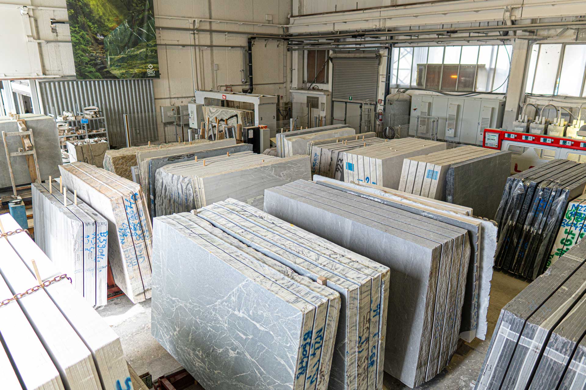 Processo produttivo e lavorazione di graniti, quarziti, marmi duri e pietre naturali. Big Graniti Verona Italy. Processo produttivo e lavorazione di graniti, quarziti, marmi duri e pietre naturali. Big Graniti Verona Italy.