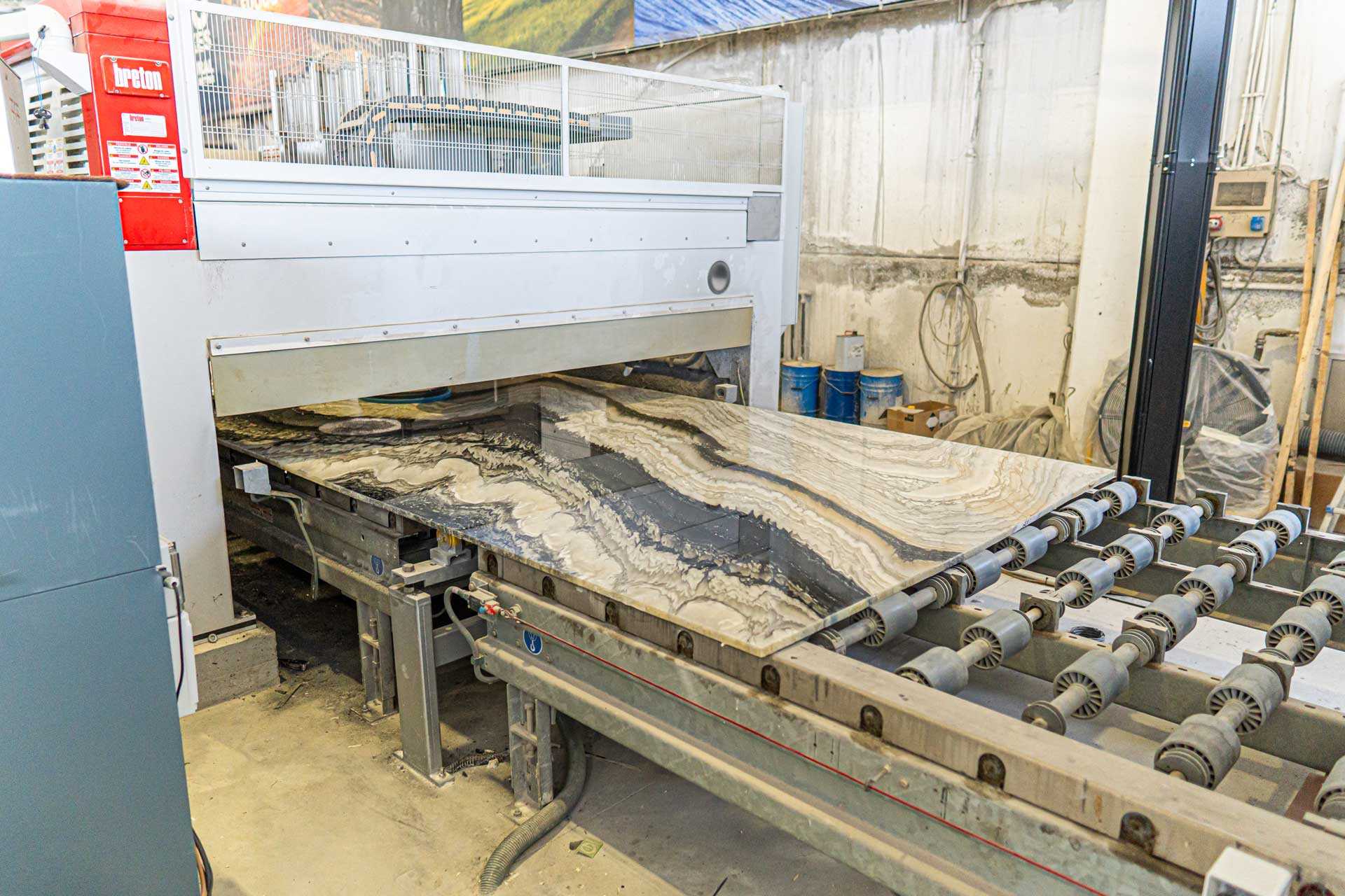 Processo produttivo e lavorazione di graniti, quarziti, marmi duri e pietre naturali. Big Graniti Verona Italy. Processo produttivo e lavorazione di graniti, quarziti, marmi duri e pietre naturali. Big Graniti Verona Italy.