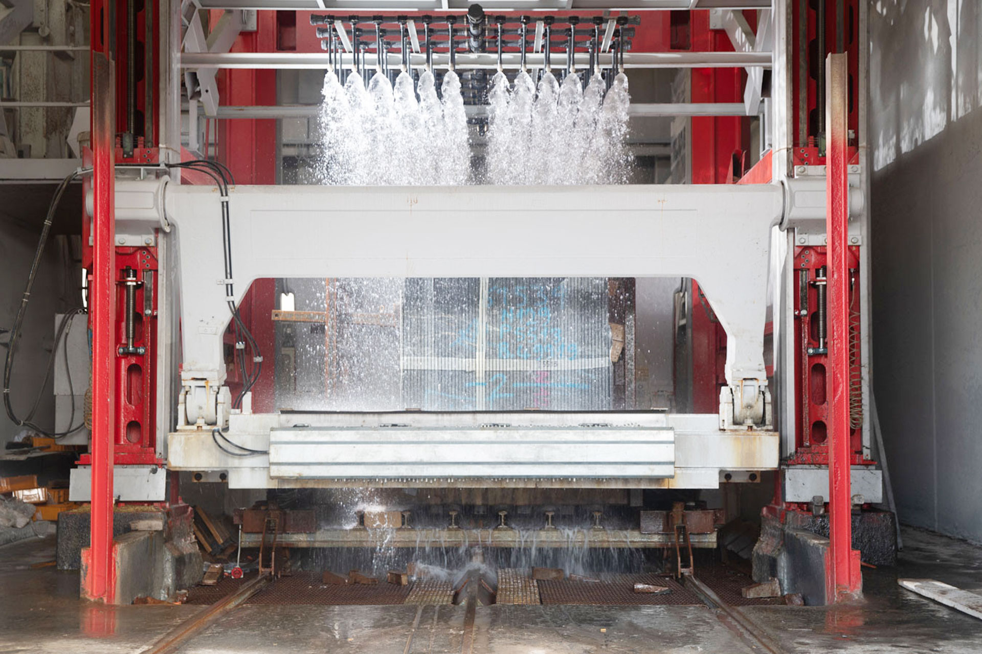 Tecnologie innovative e avanzate per la lavorazione di graniti, quarziti, marmi duri e pietre naturali. Big Graniti Verona Italy. Tecnologie innovative e avanzate per la lavorazione di graniti, quarziti, marmi duri e pietre naturali. Big Graniti Verona Italy.