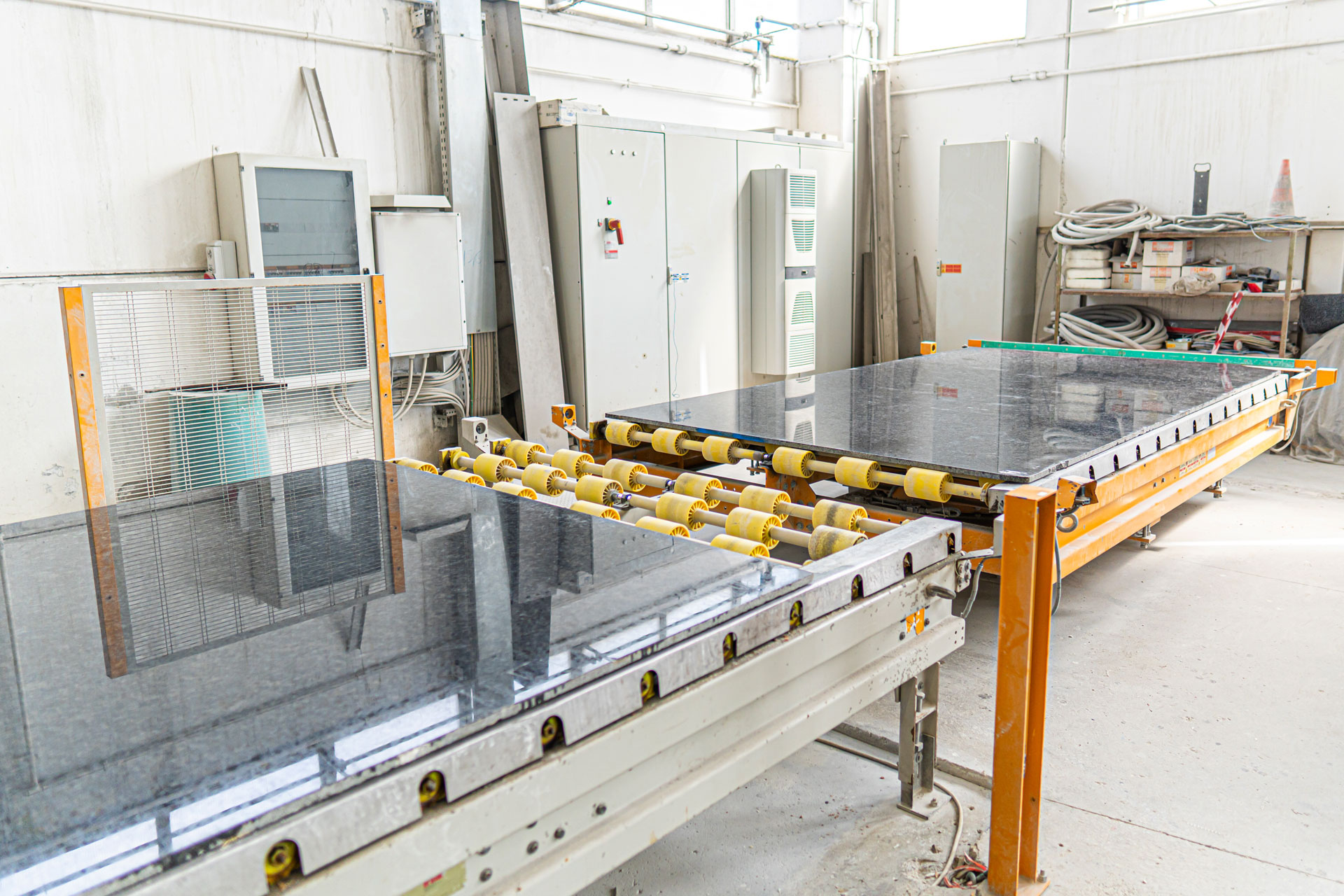 Tecnologie innovative e avanzate per la lavorazione di graniti, quarziti, marmi duri e pietre naturali. Big Graniti Verona Italy. Tecnologie innovative e avanzate per la lavorazione di graniti, quarziti, marmi duri e pietre naturali. Big Graniti Verona Italy.